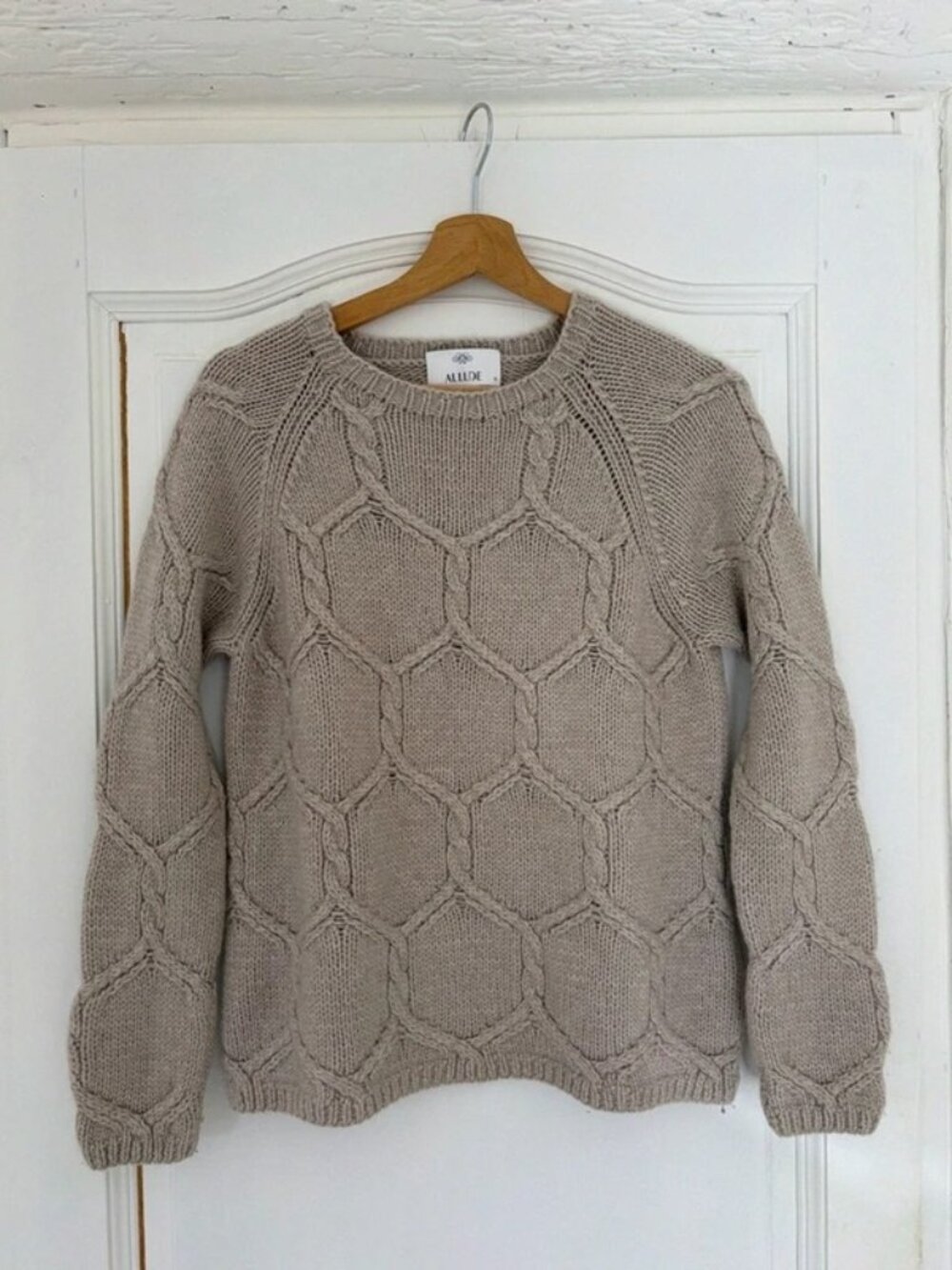Allude Cable Knit Wool Cashmere Sweater Beige Size M